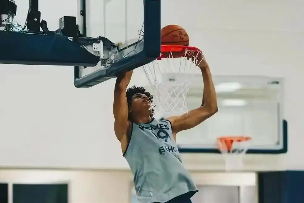 云开体育官网-杨瀚森压力来了！17号秀爆砍11+8+2+6封盖，他本是森林狼的B计划