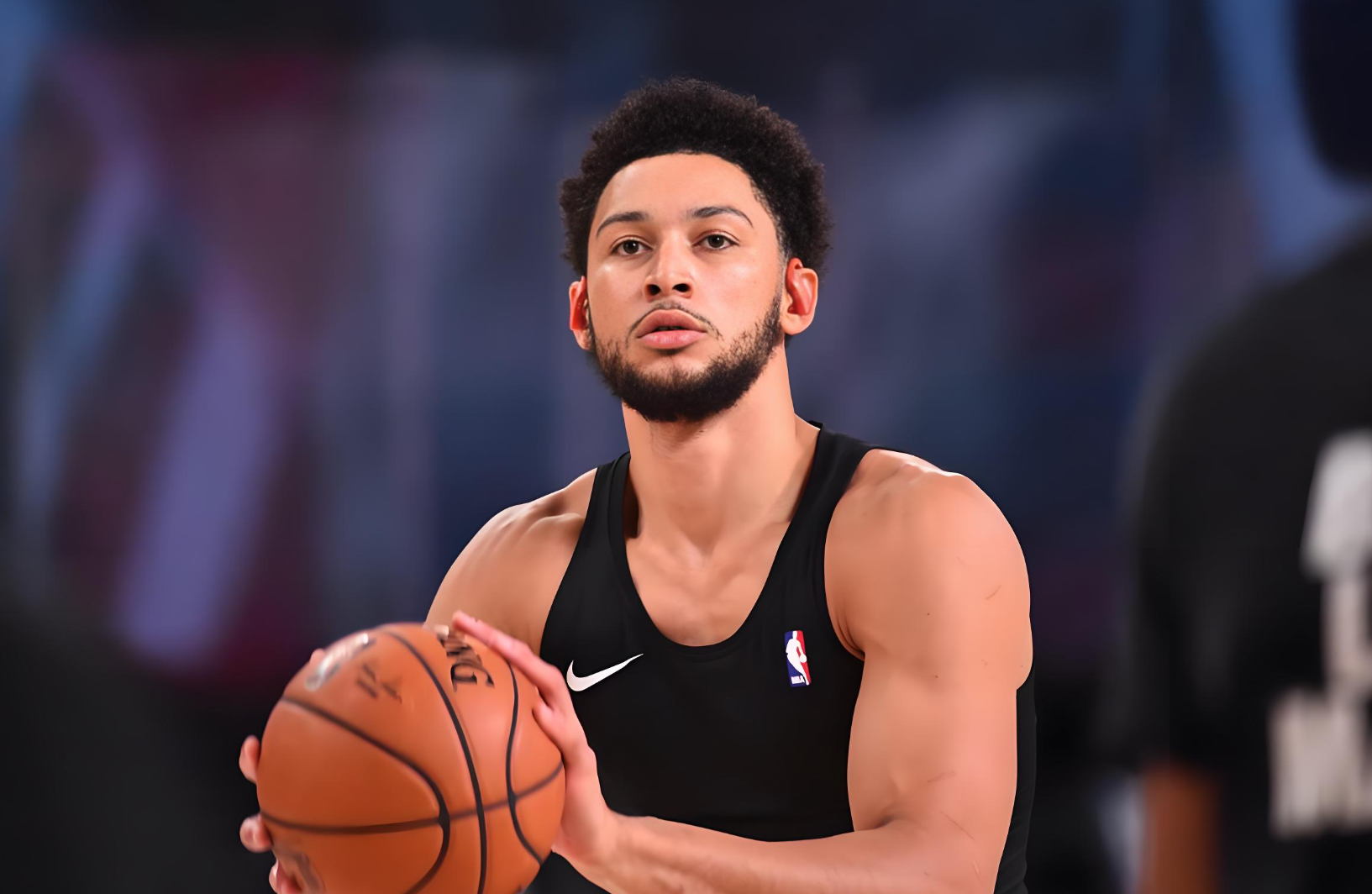 云开体育-从4000万顶薪，到110万底薪，场均0.8分，无人问津，你主动退役吧