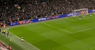 云开体育官网-【英超】德利赫特+马圭尔破门，10人曼联3-2逆转伊镇