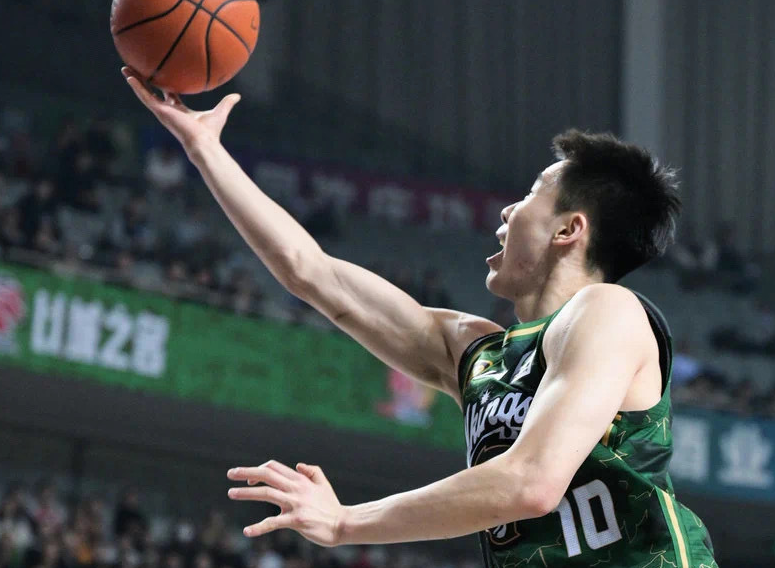 关键4罚不中！新疆爆冷1分惜败同曦 阿不都21+5赵柏清准绝杀