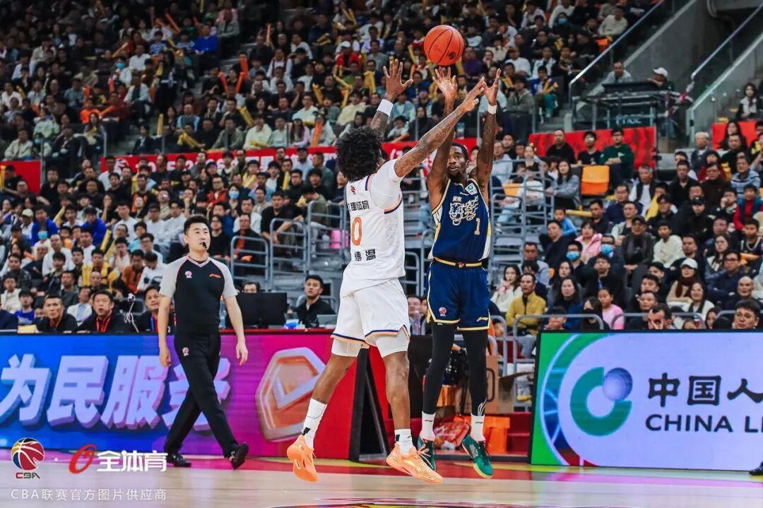 云开体育官网入口-下半场反扑未果,广东主场不敌上海