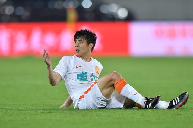 云开体育官网-蒿俊闵时隔20年回乡作战 拼尽全力武汉仍8轮不胜