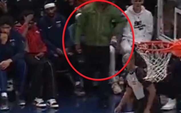 云开体育-戈贝尔筐底放篮不进！场边麦丹无奈捂脸&amp;华子直接站起无语摊手